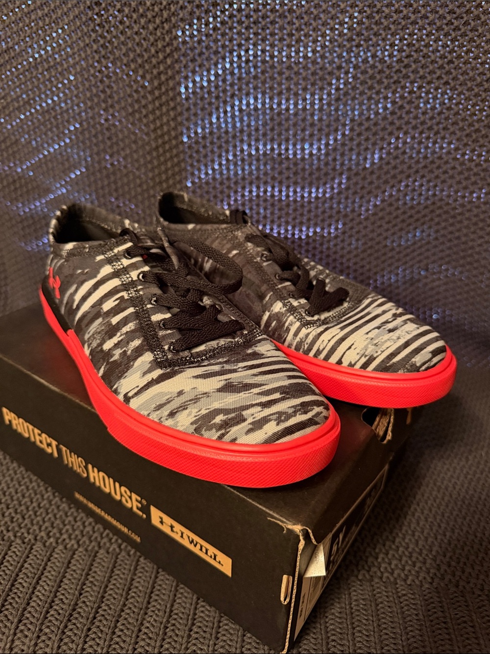 Under Amour Girls Youth Black and Gray Pattern Sneakers with bright Sole